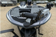 New 2025 Skeeter ZXR 21 SE Charcoal and White